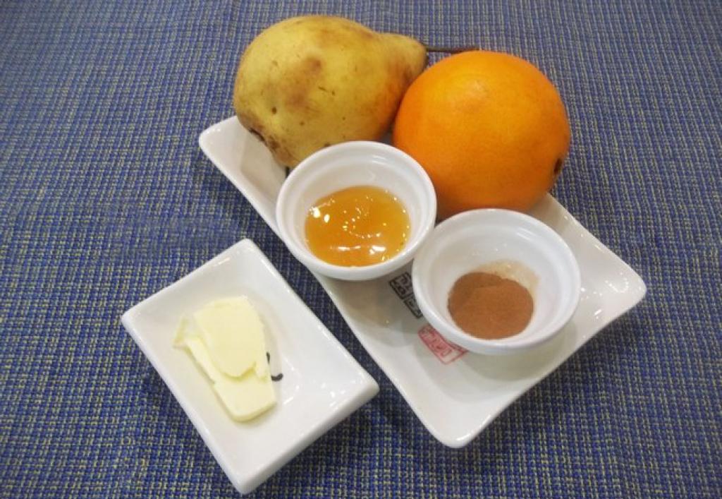Жареные груши в апельсиновом соке и медовой глазури